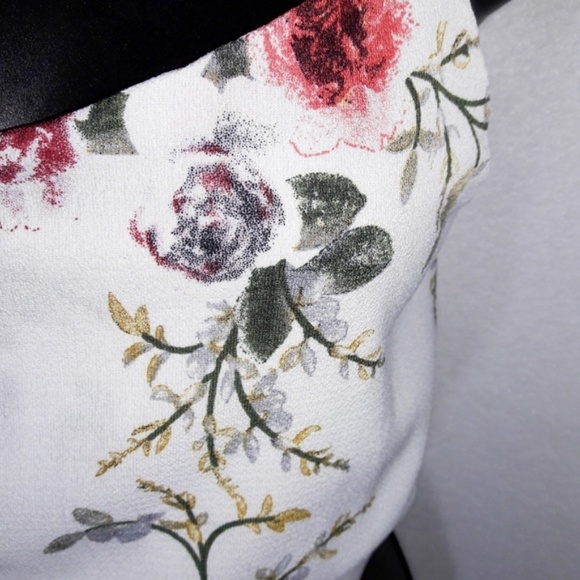 White & Pink Floral Tie Waist Sleeveless Crop Top - Picture 5 of 8